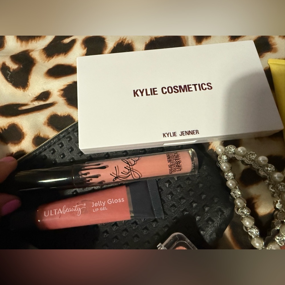 💕Makeup Bundle💕 - Picture 9 of 12